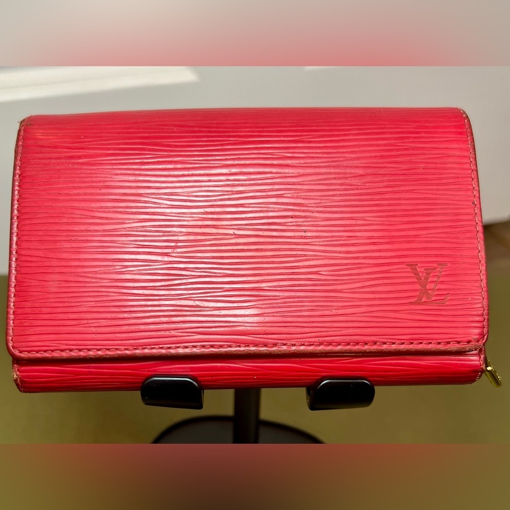 Authentic - Rare LOUIS VUITTON Red Epi Porte-Monnaie Billets Tresor Wallet